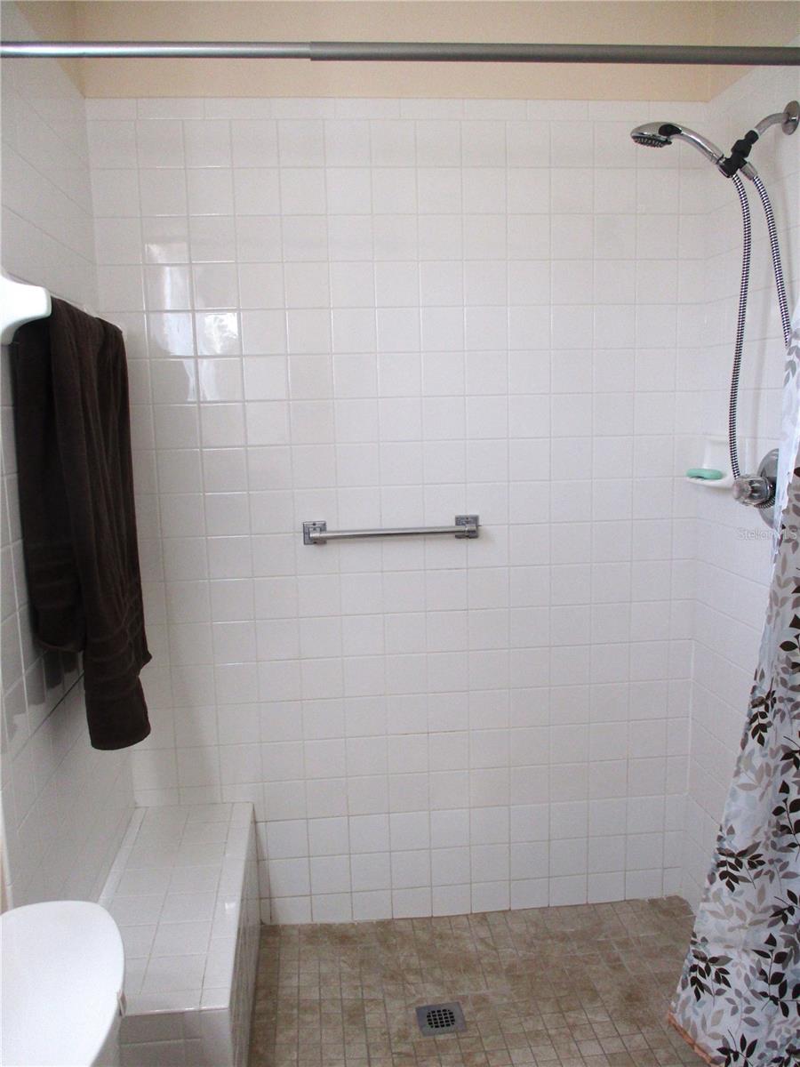 WALK-IN SHOWER