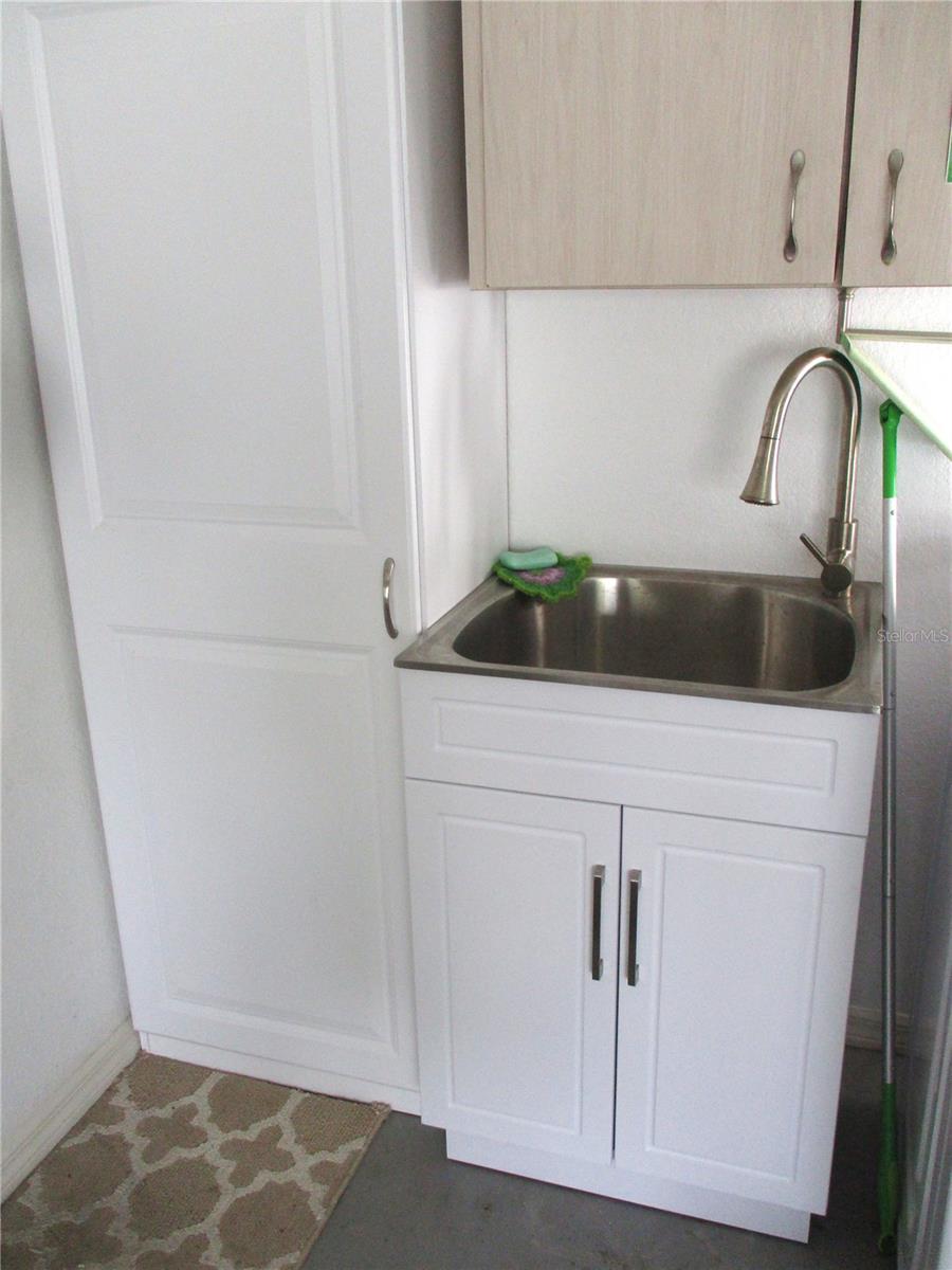 WASH TUB SINK