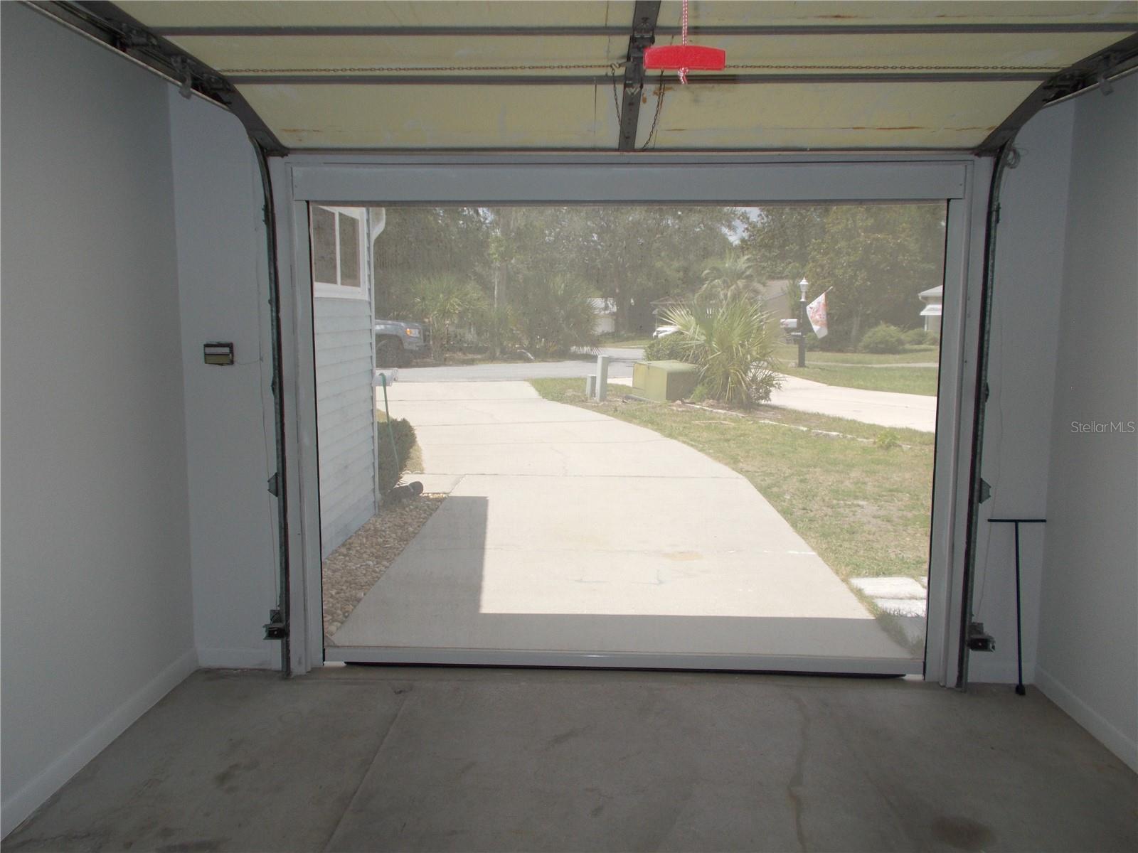 Garage screen