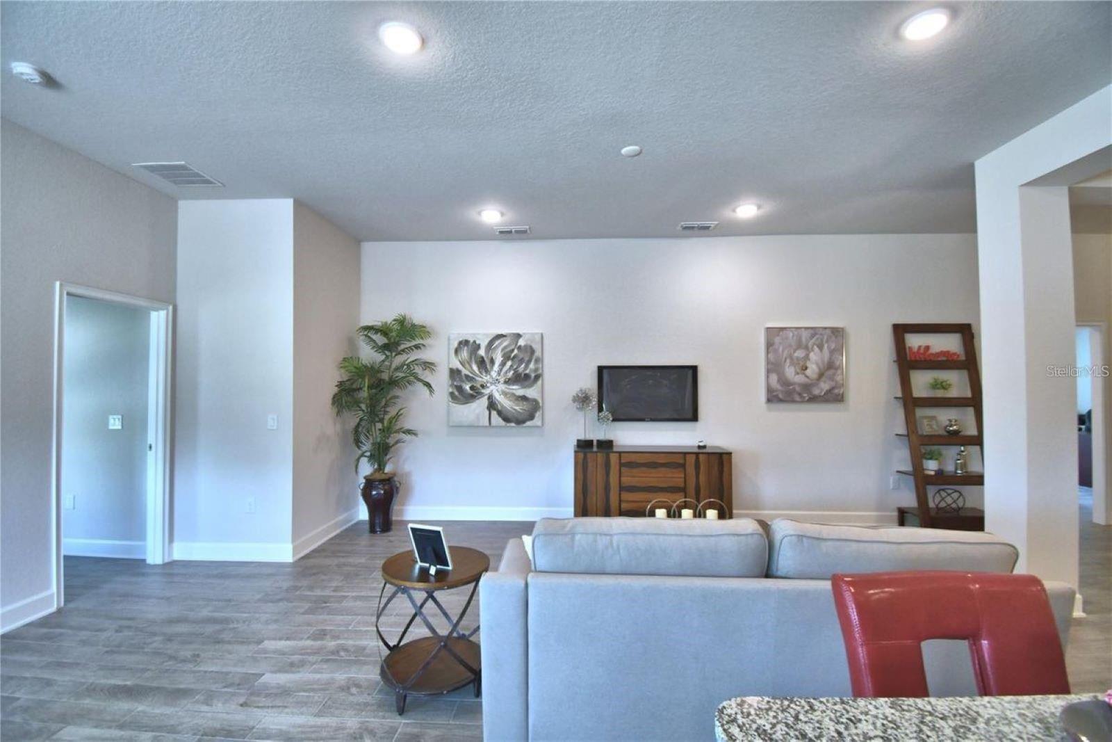 Similar home with same floorplan. Colors and options may vary. Similar home with same floorplan. Colors and options may vary.