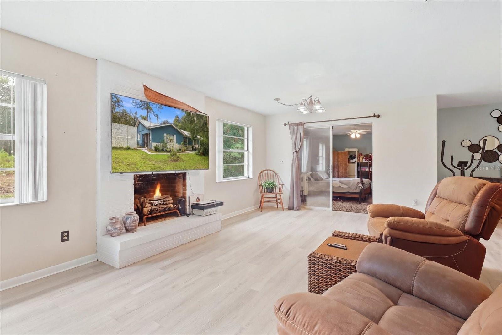 937 N MCGOWAN AVENUE, Crystal River, FL 34429