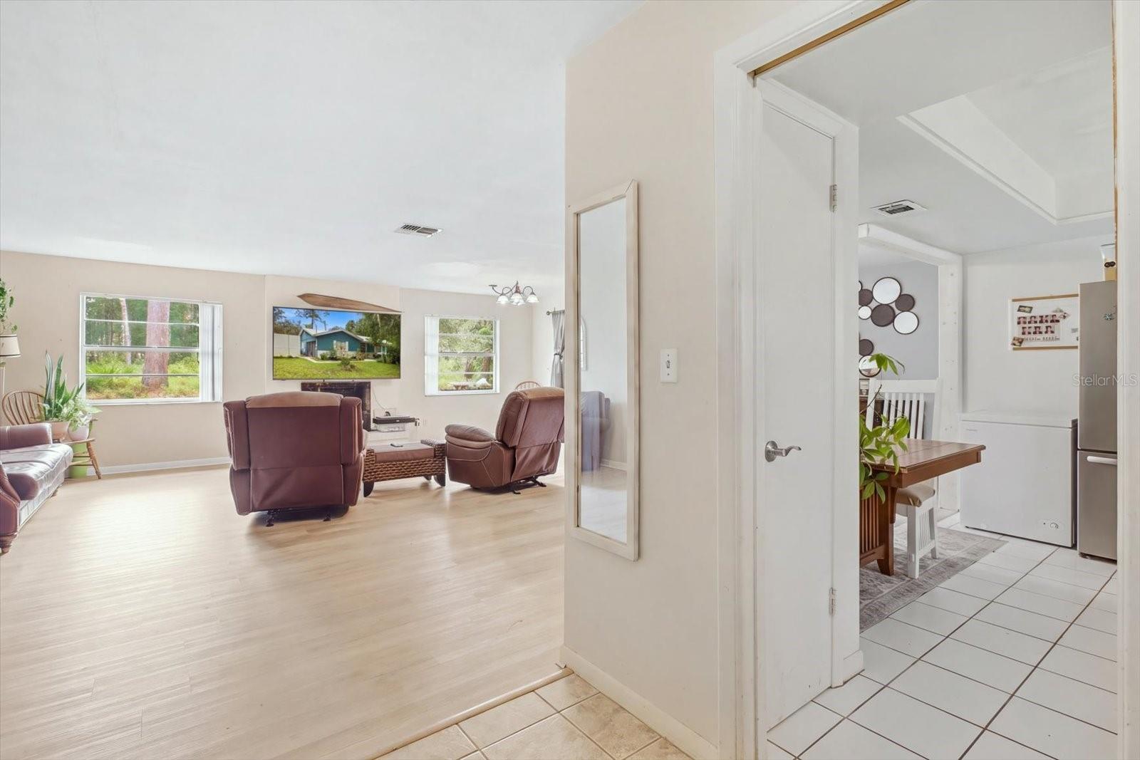 937 N MCGOWAN AVENUE, Crystal River, FL 34429