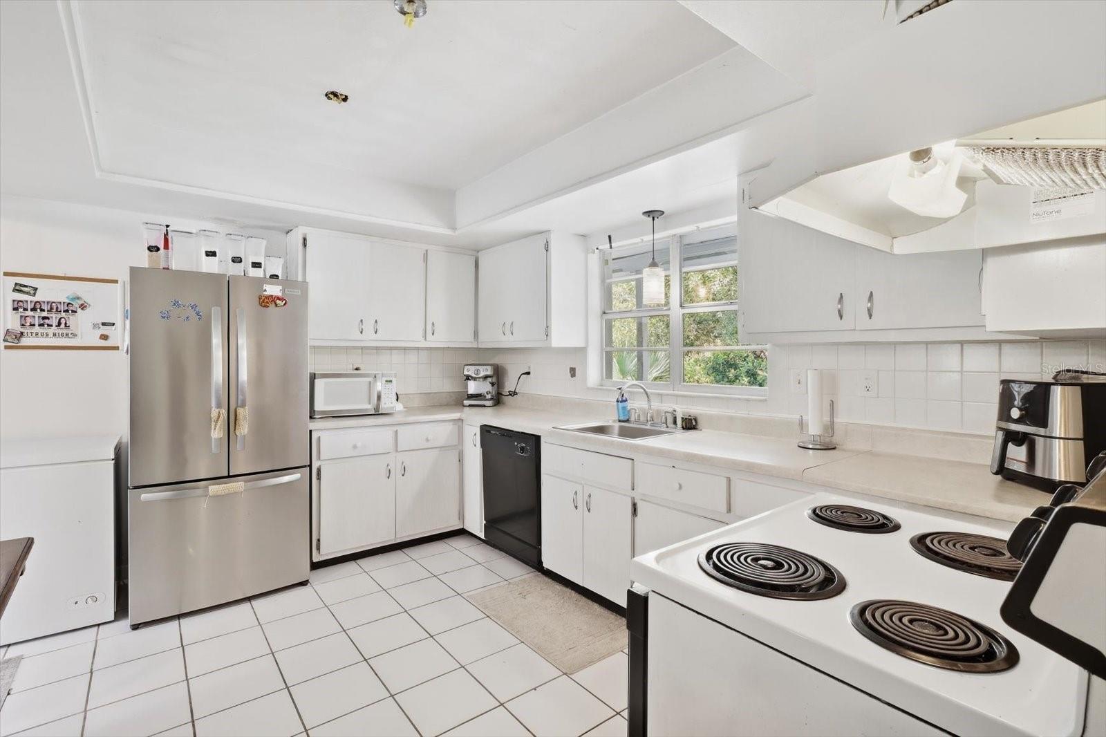 937 N MCGOWAN AVENUE, Crystal River, FL 34429 937 N MCGOWAN AVENUE, Crystal River, FL 34429