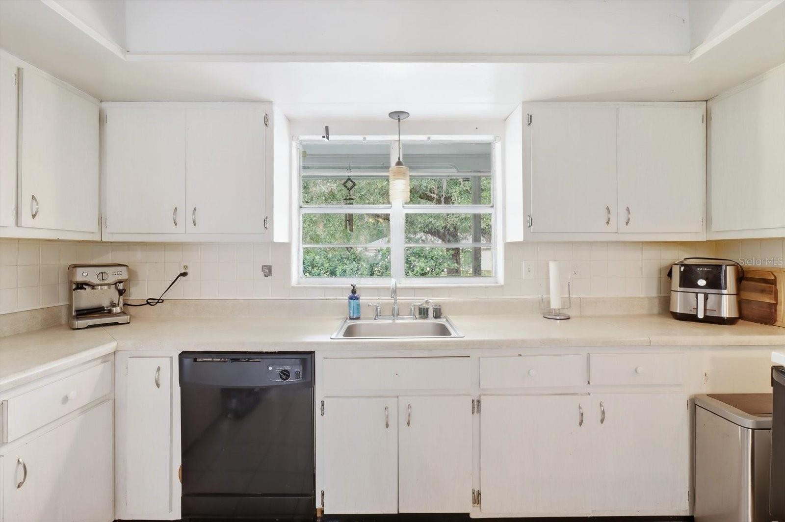 937 N MCGOWAN AVENUE, Crystal River, FL 34429 937 N MCGOWAN AVENUE, Crystal River, FL 34429
