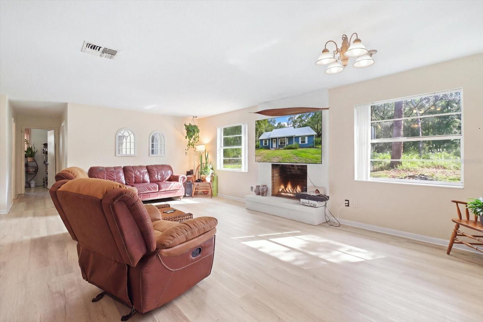 937 N MCGOWAN AVENUE, Crystal River, FL 34429