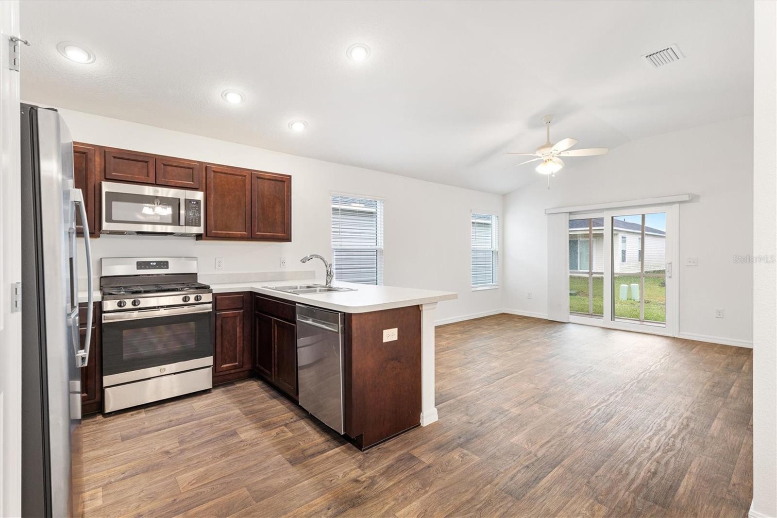6225 DINGMAN WAY, The Villages, FL 32163 6225 DINGMAN WAY, The Villages, FL 32163