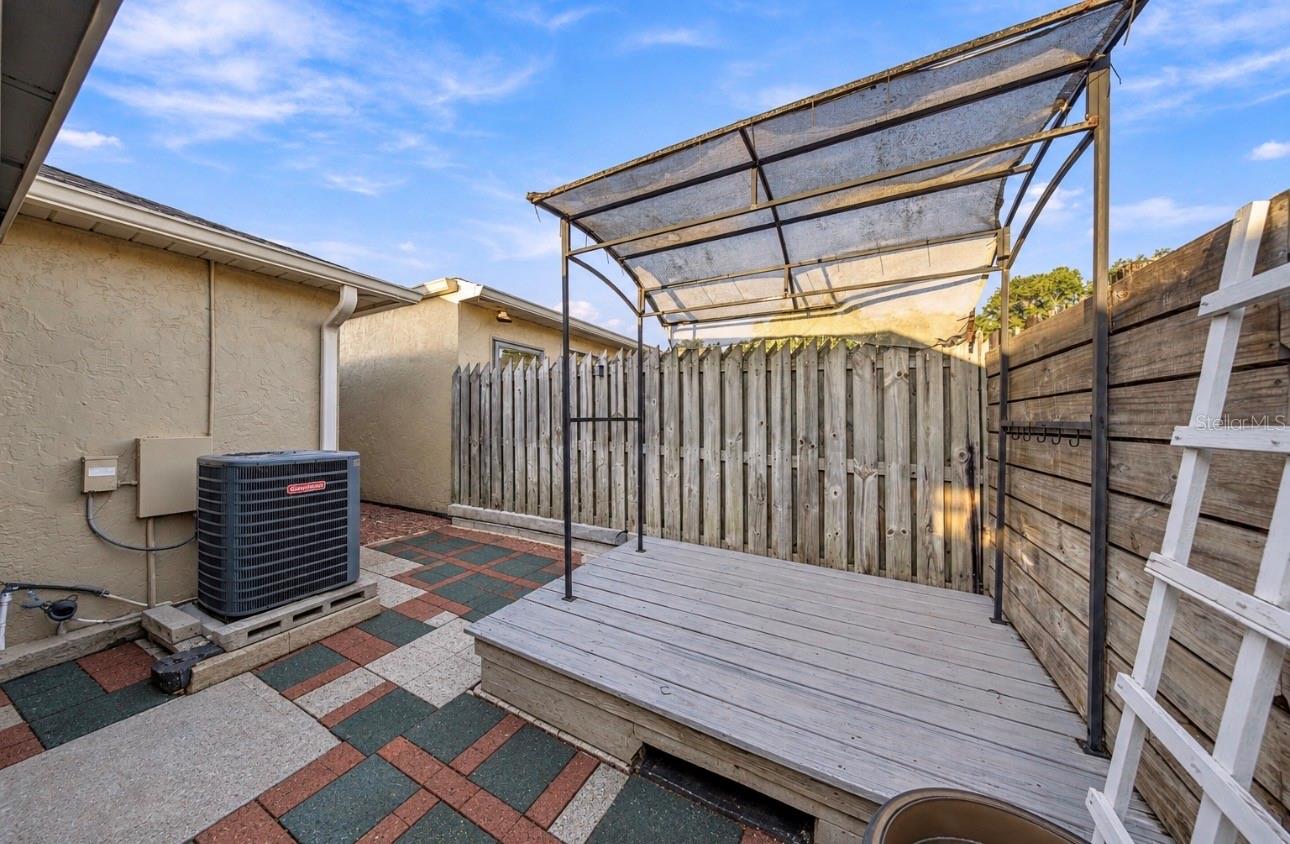 Raised grilling deck