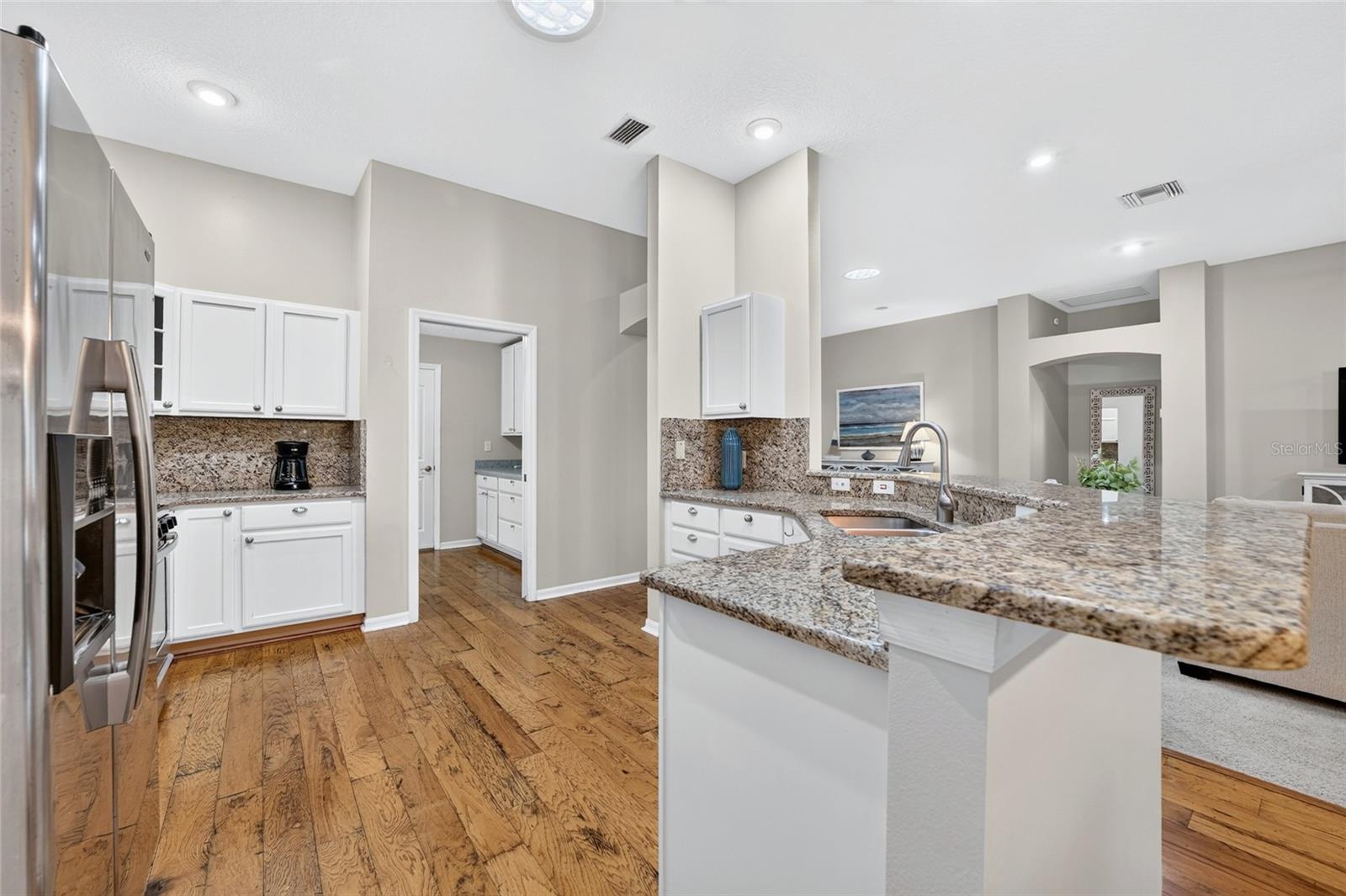 Expansive kitchen