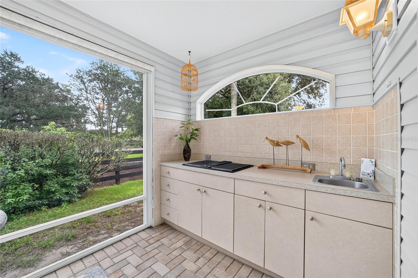 OUTDOOR KITCHEN!!
