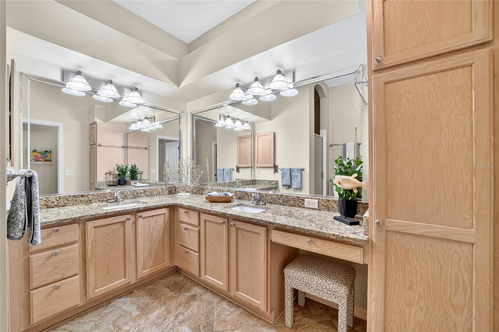 Primary Dual Vanities