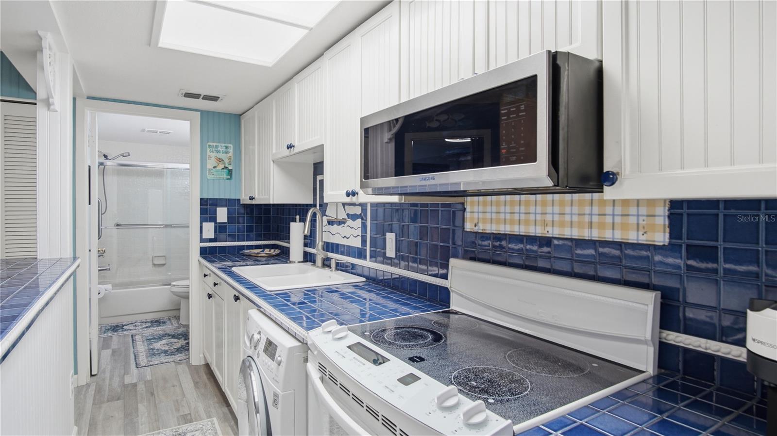 Kitchen area Stove & Washer
