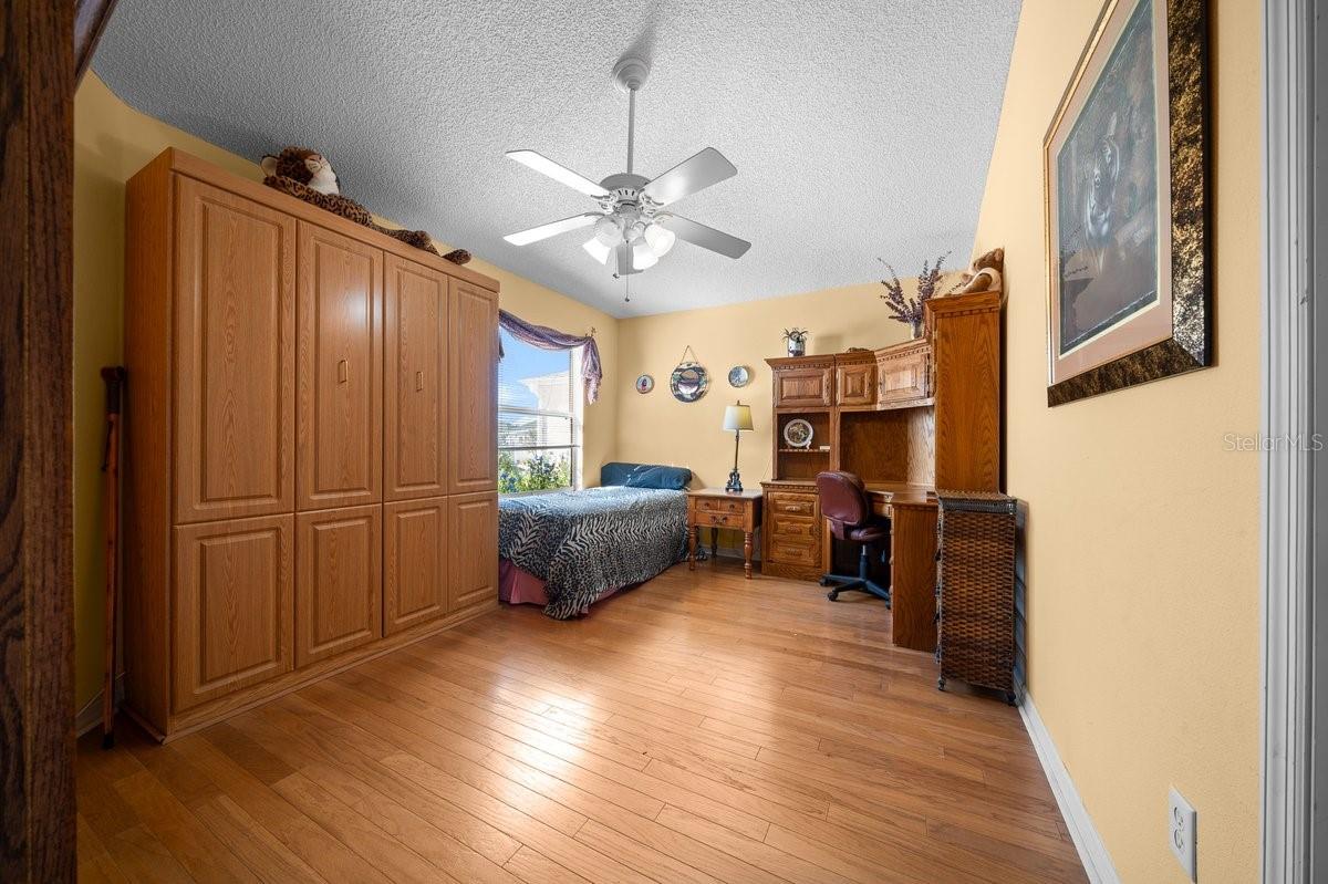Bedroom 2 w/murphy bed