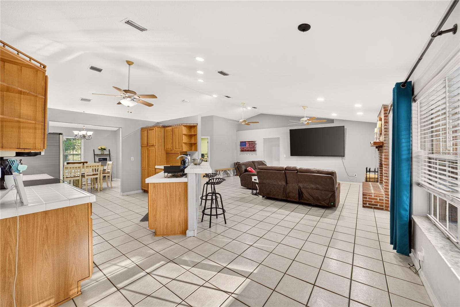 Eat-in Dining Room/Living Room
