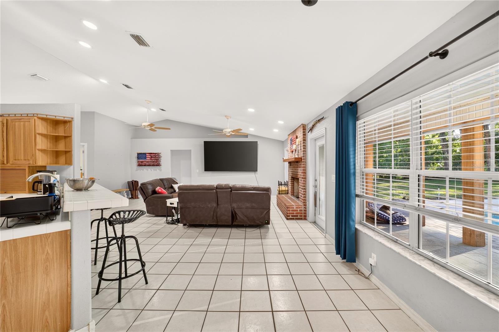 Eat-in Dining Room/Living Room