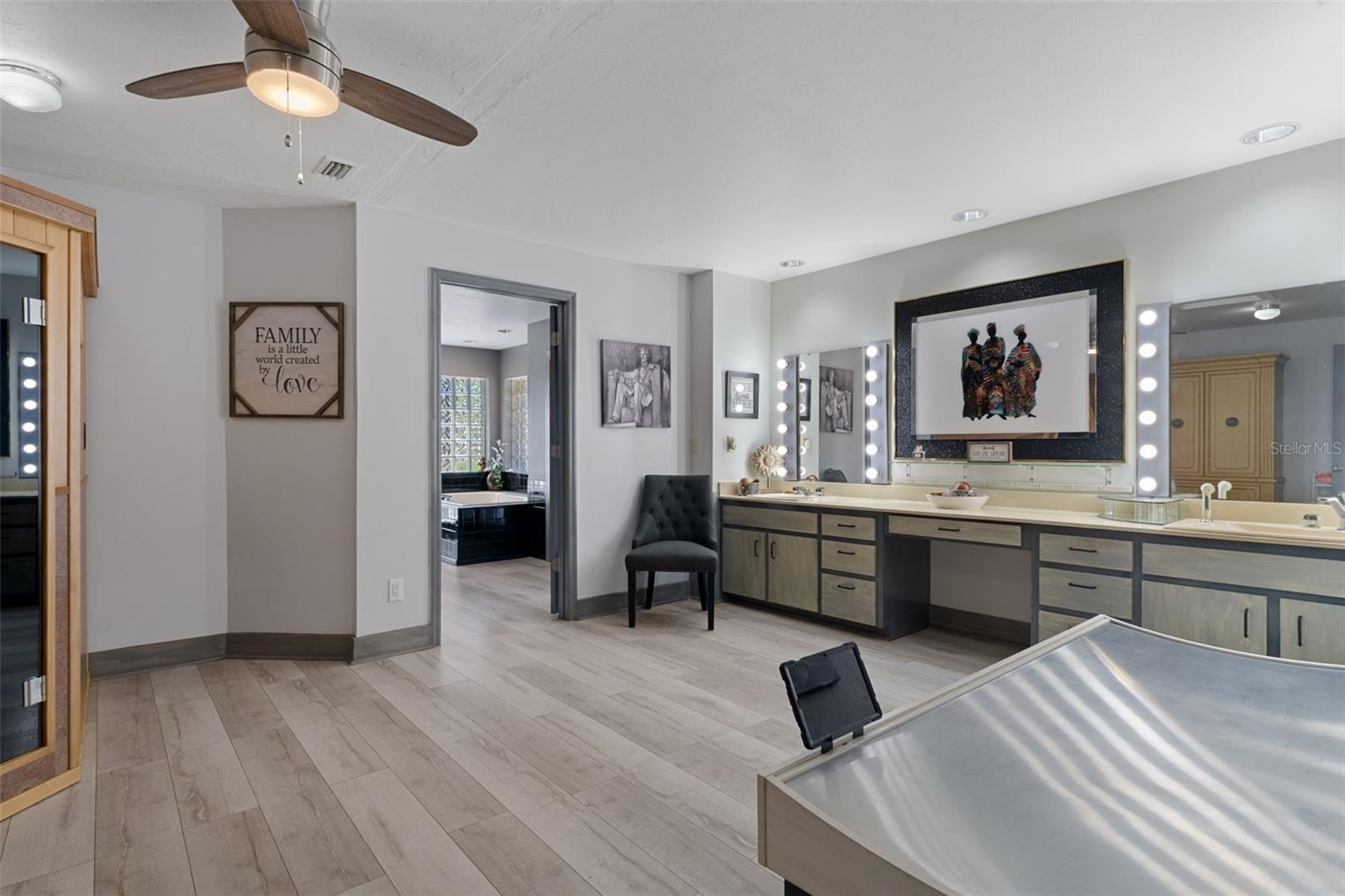 Flex room-potential business-salon etc