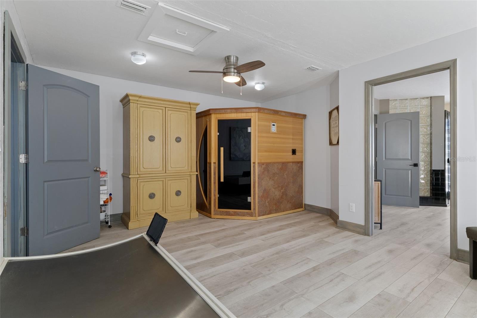 Flex room-potential business-salon etc