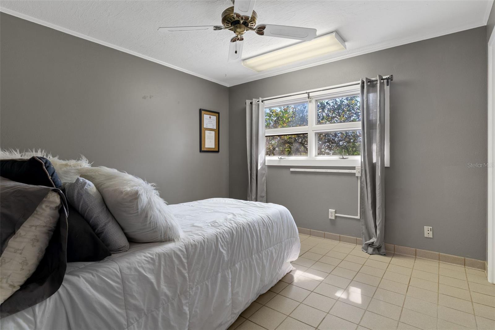 Guest bedroom
