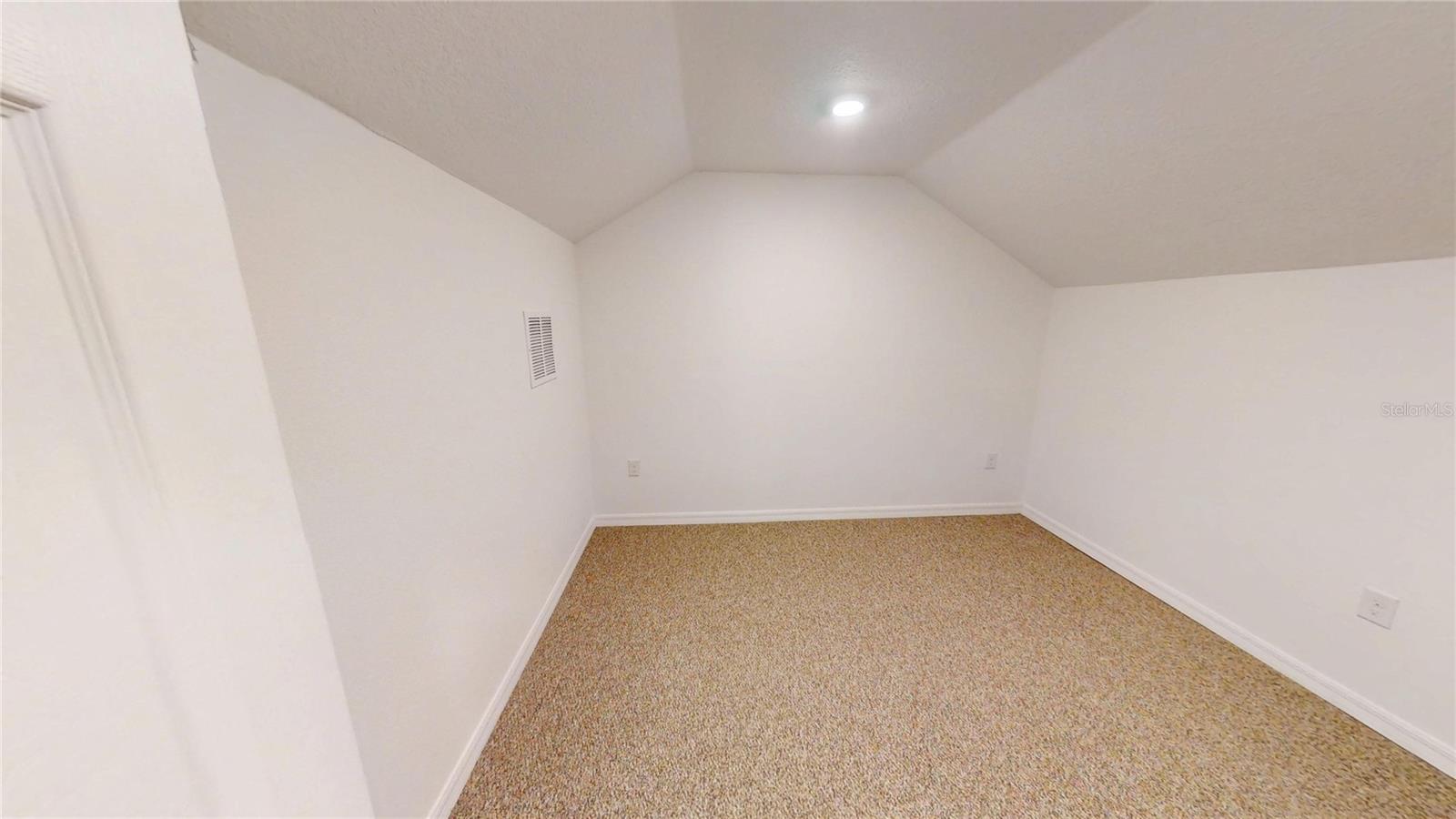 BONUS ROOM UNDER AIR