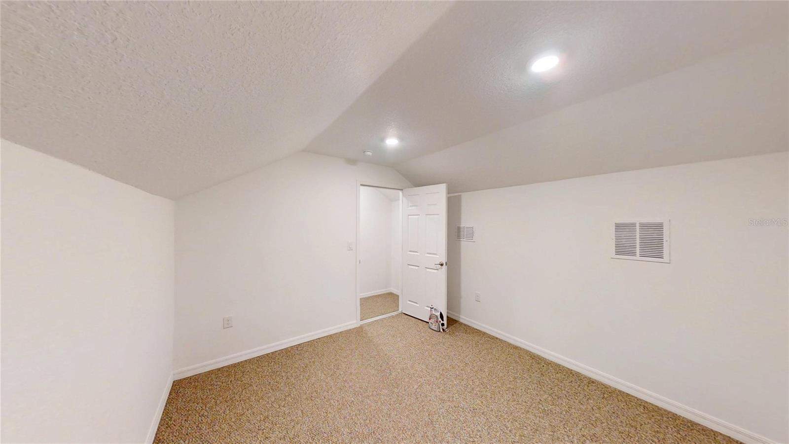 BONUS ROOM UNDER AIR