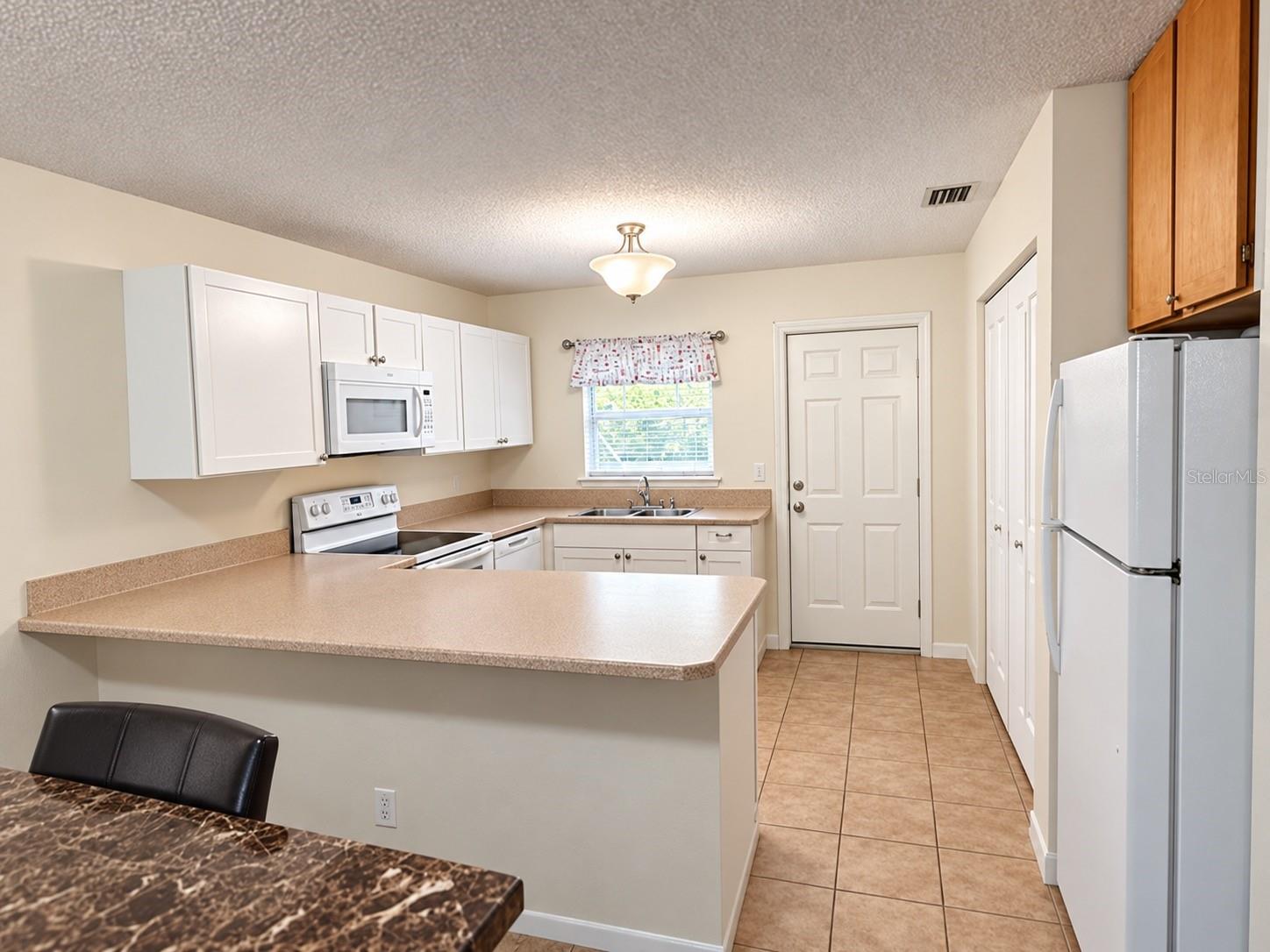 942 kitchen