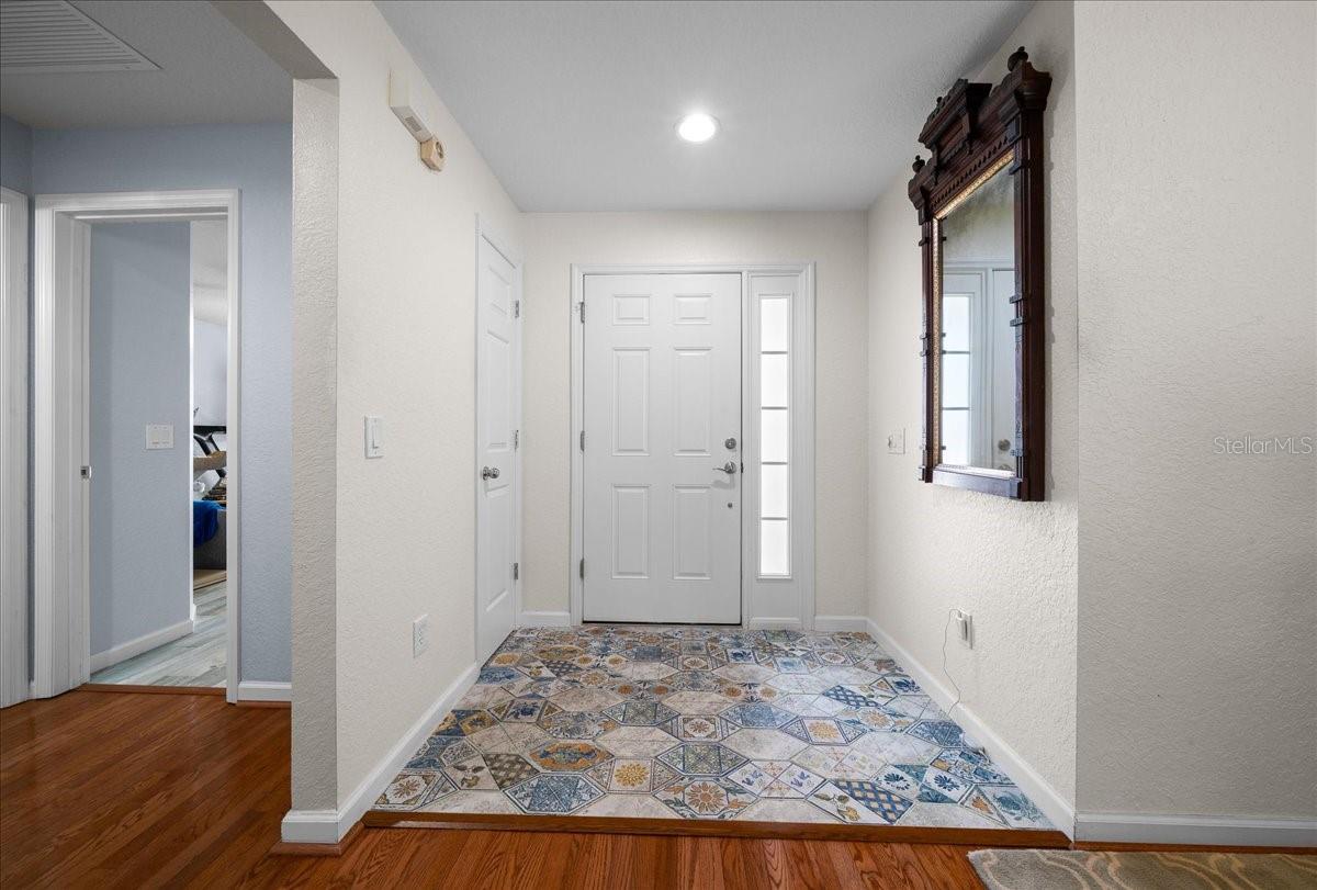 ENTRY FOYER ENTRY FOYER