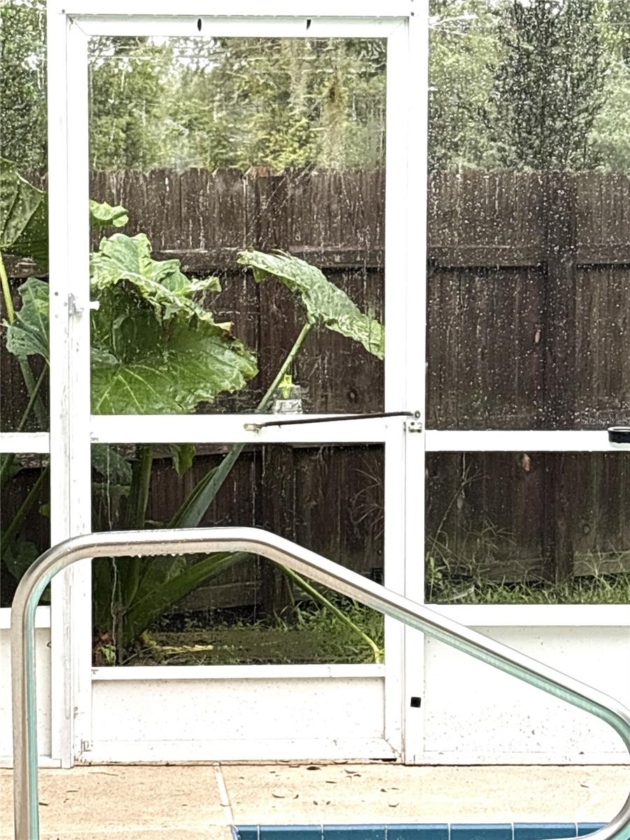 2nd access to back yard fenced area