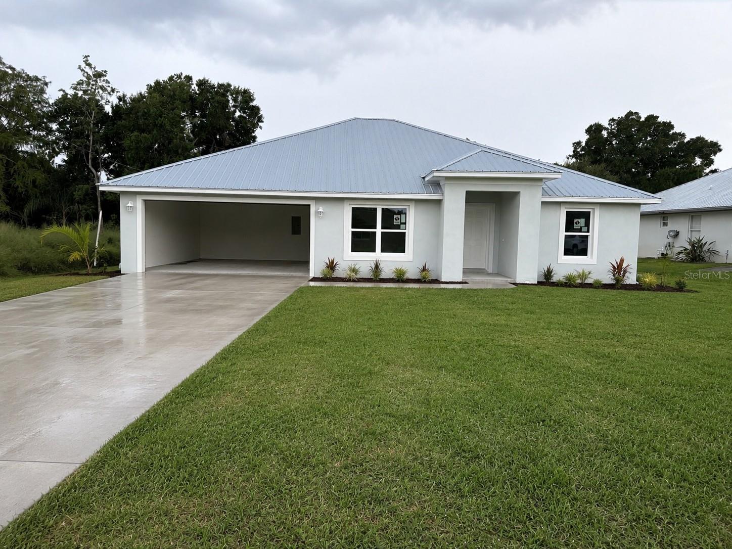 Model home colors not exact** Model home colors not exact**