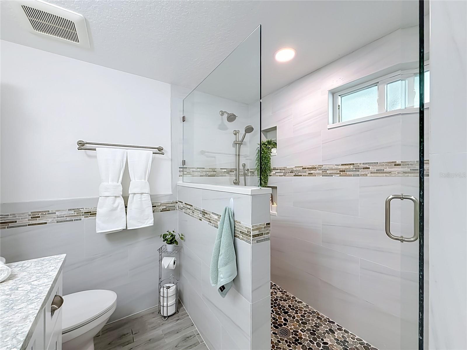 Main bathroom and walk in large shower