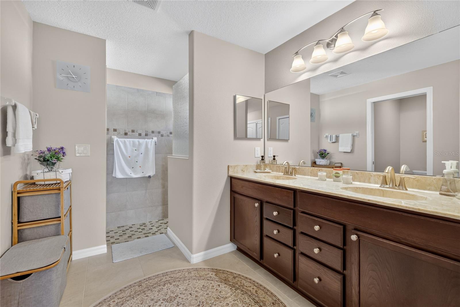 Dual Sinks Comfort Lever Counter tops