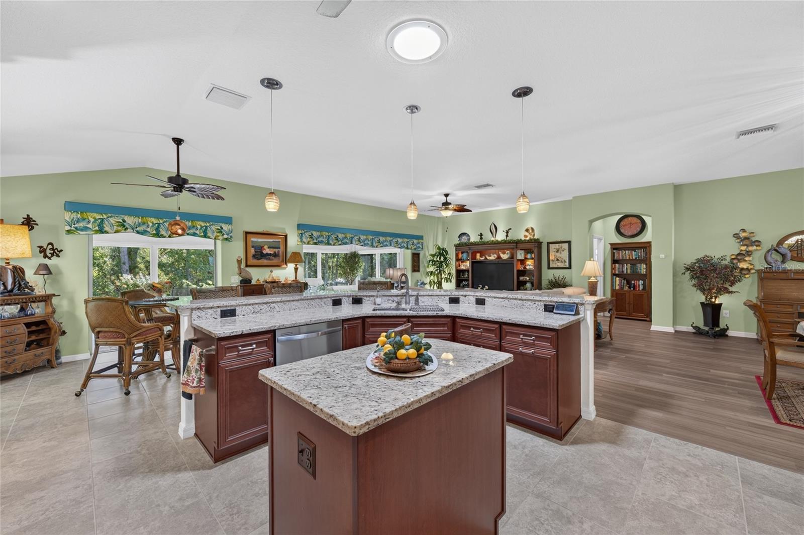 OPEN ON BOTH SIDES PERFECT FOR ENTERTAINING AND COOKING
