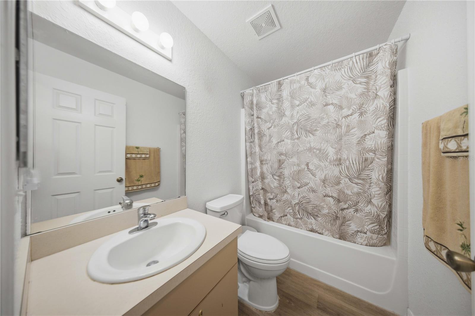 8 OAK RUN COURT, Ocala, FL 34472