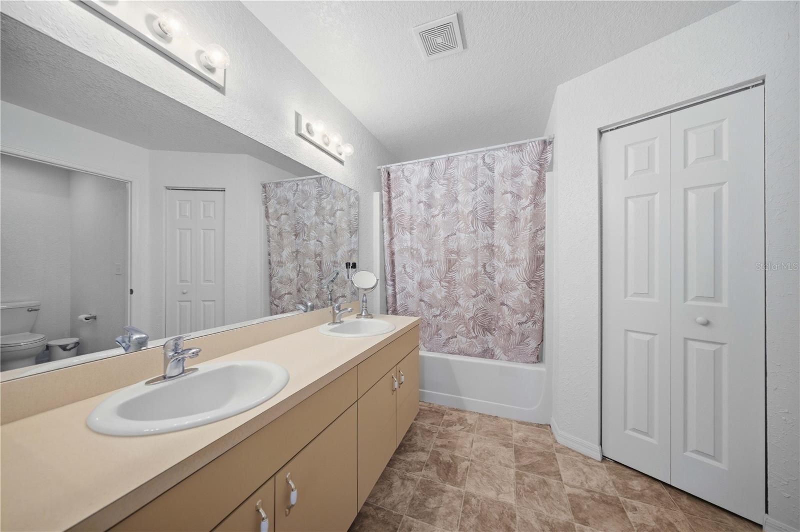 8 OAK RUN COURT, Ocala, FL 34472