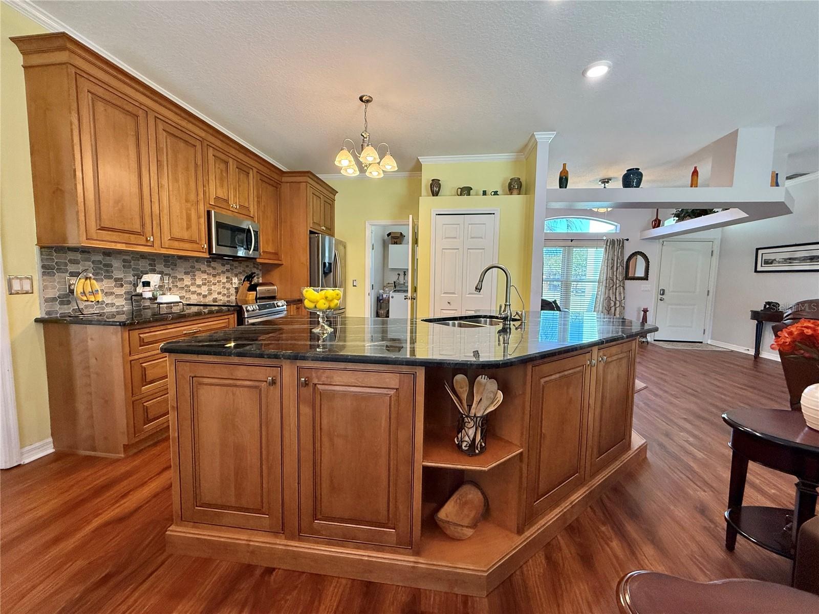 Kitchen Island- Granit counters