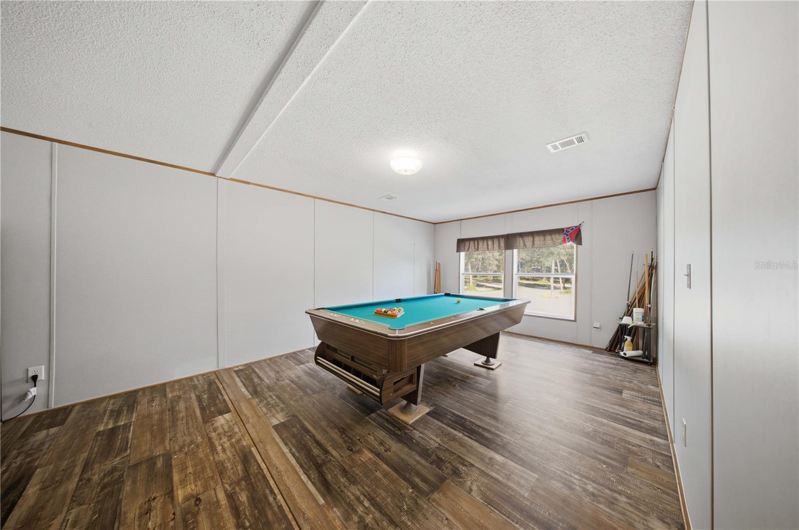 DEN/ 2ND LIVING ROOM