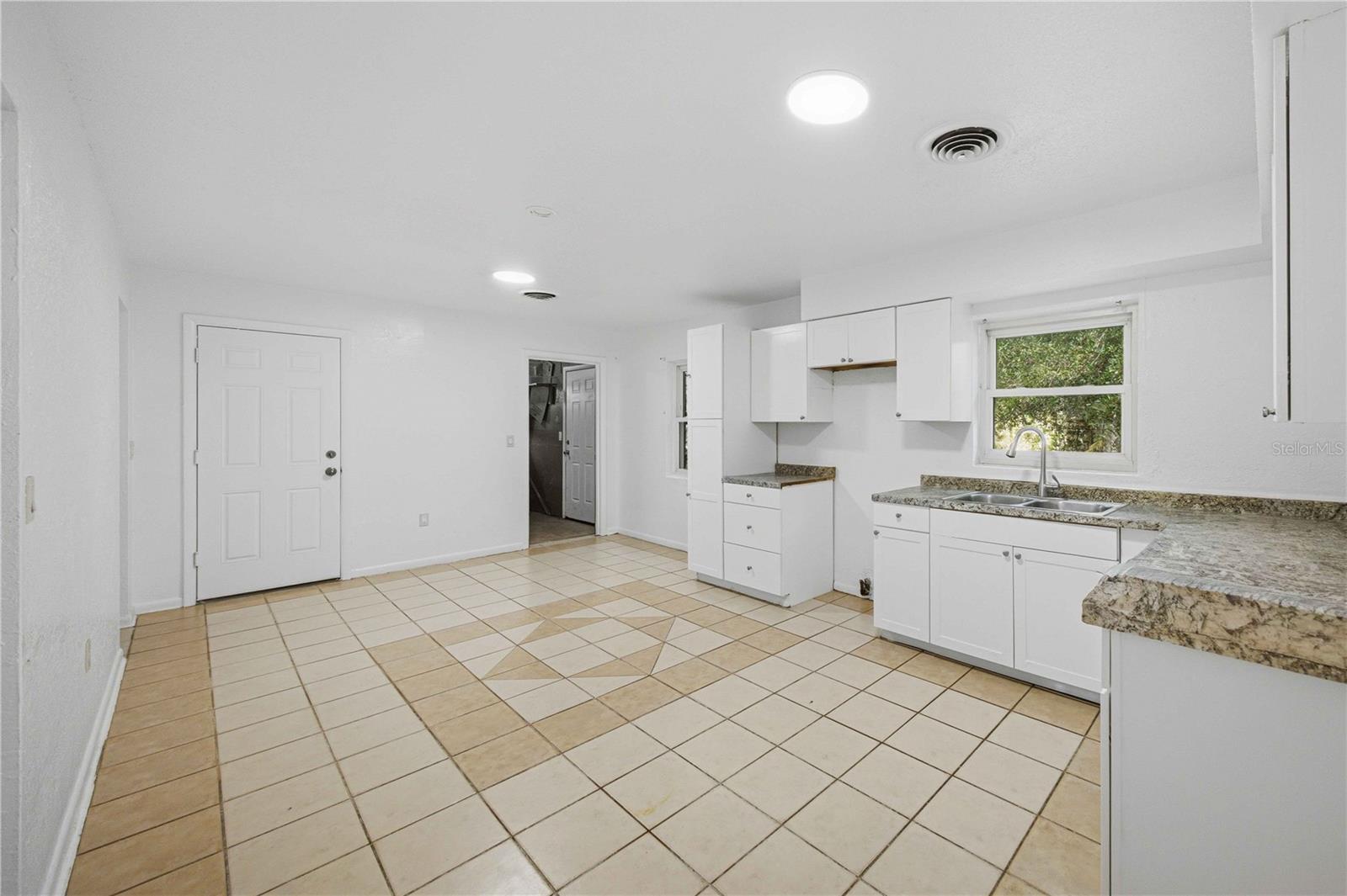 1322 NW 12TH AVENUE, Ocala, FL 34475