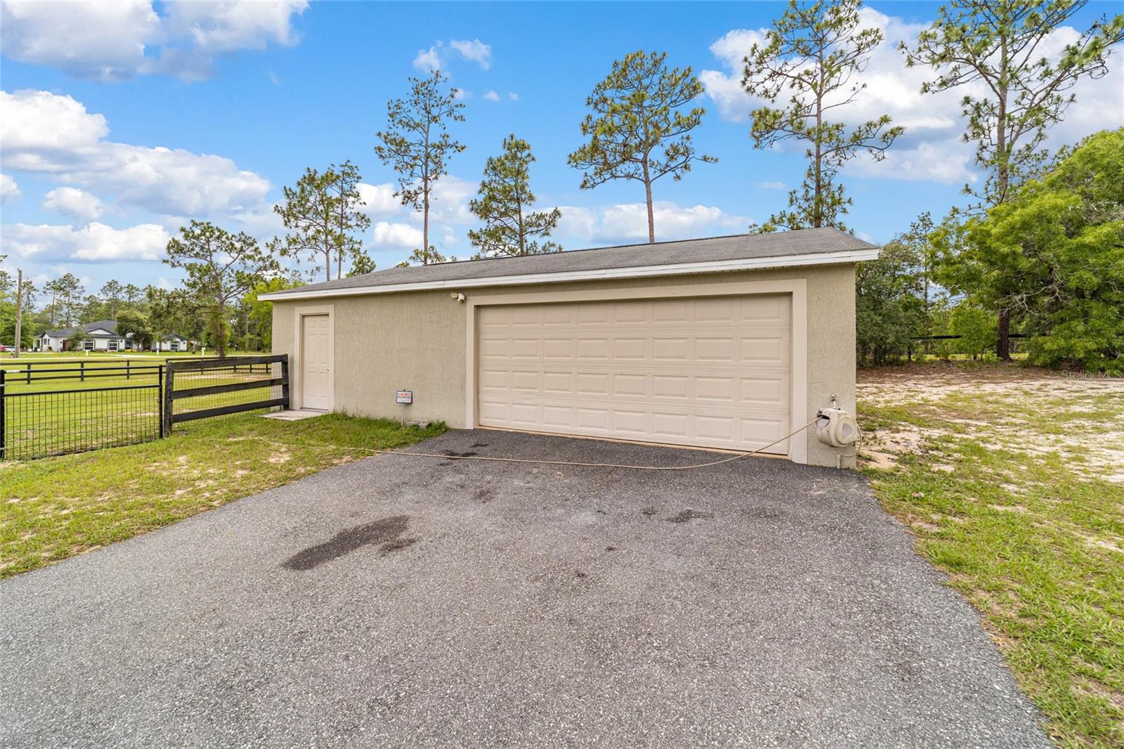 36'X24' detached back garage/work shop 36'X24' detached back garage/work shop