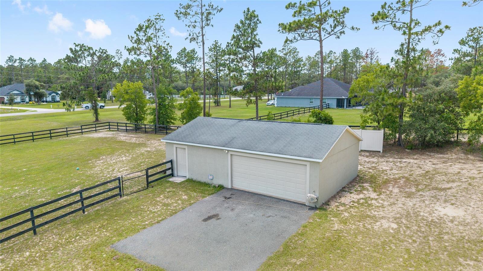 36'X24' detached back garage/work shop 36'X24' detached back garage/work shop