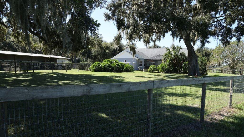 9238 FORT KING ROAD, Dade City, FL 33525