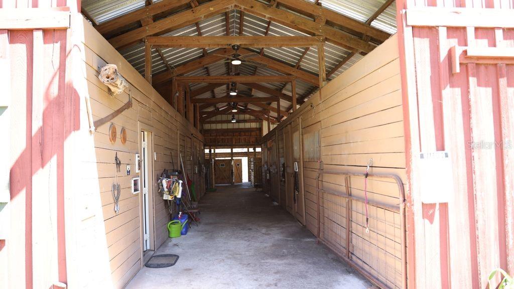 BARN 1