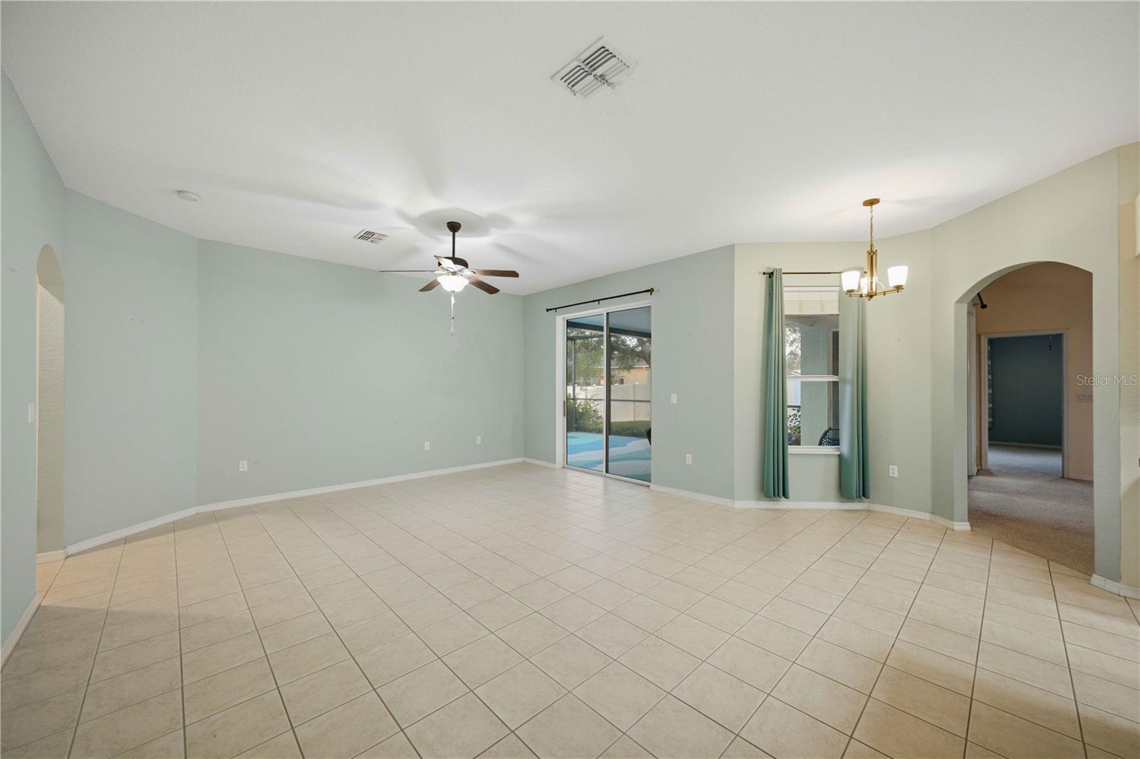 Dining room/family room