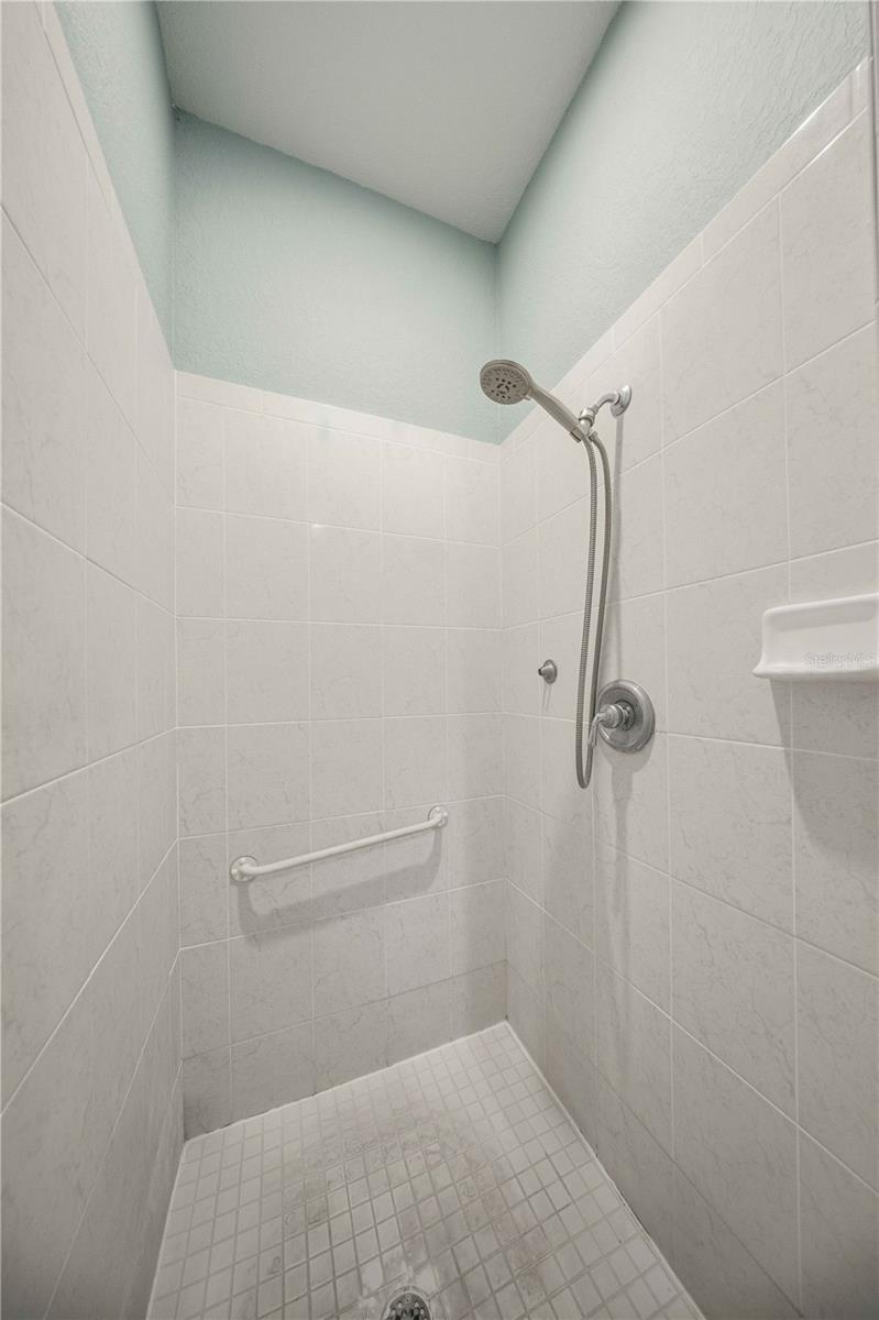Standing shower