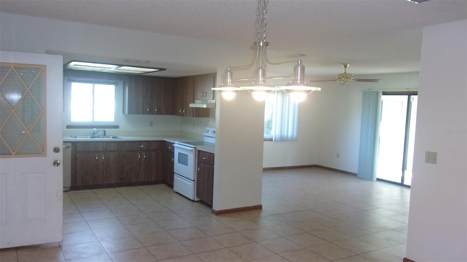 Dining Room to Living Room and Kitchen Dining Room to Living Room and Kitchen