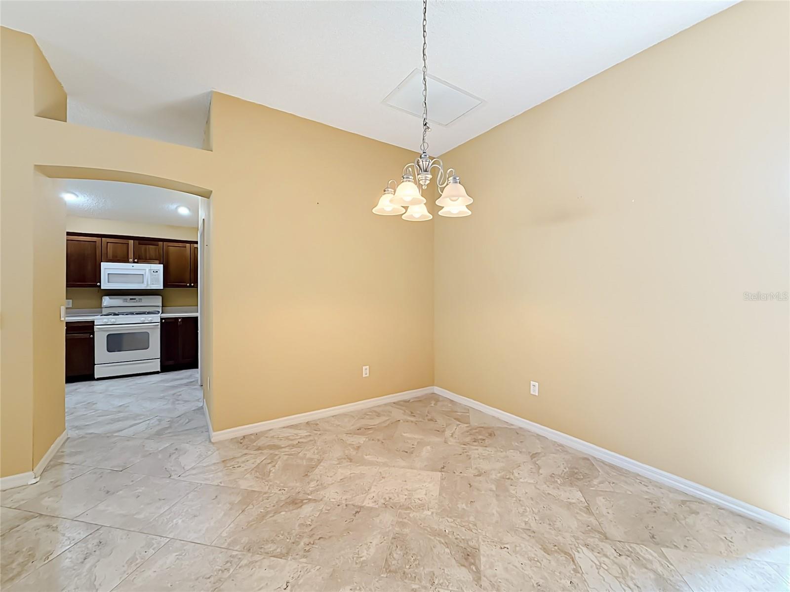 863 CASTLEBERRY CIRCLE, The Villages, FL 32162
