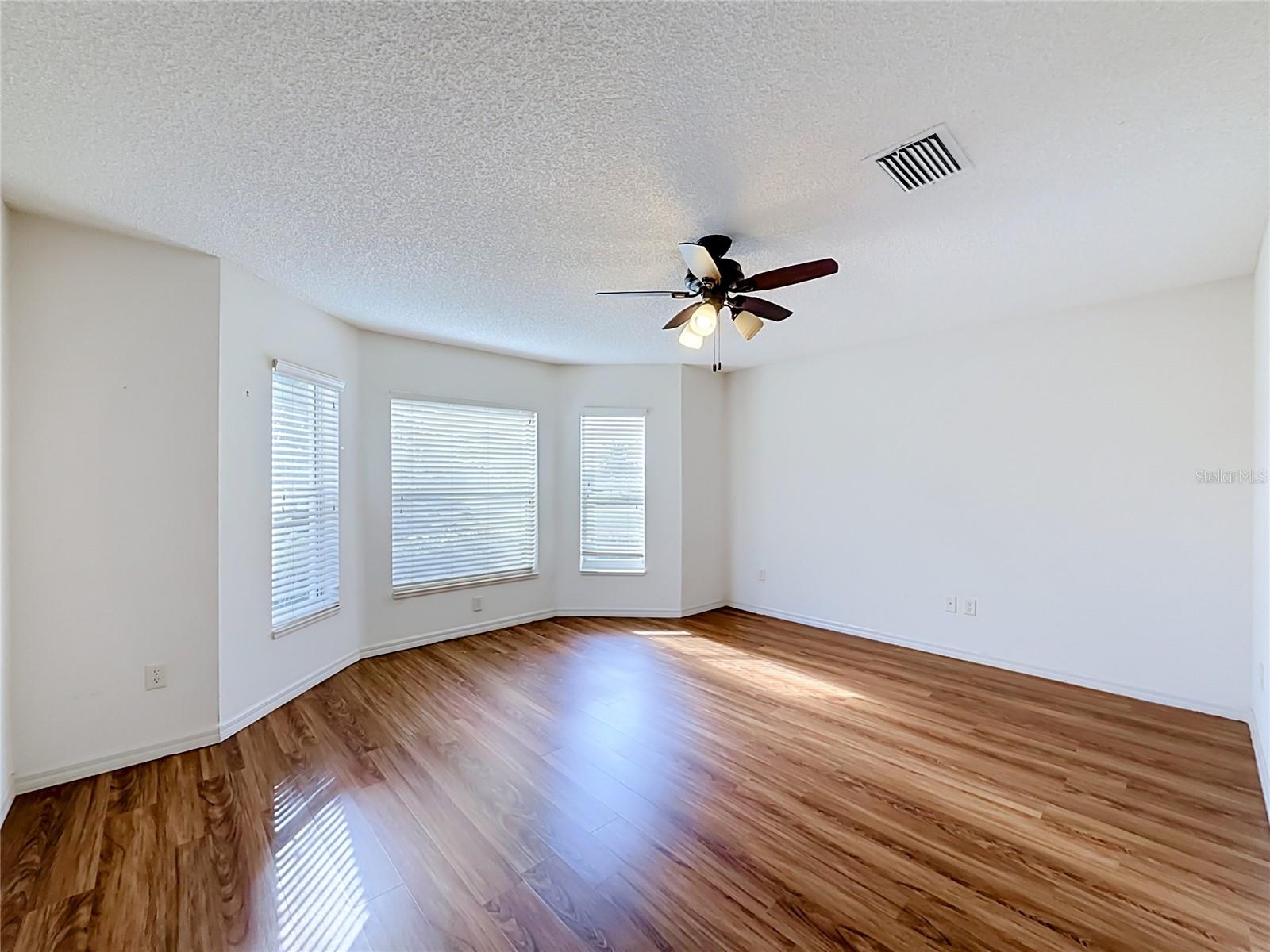 863 CASTLEBERRY CIRCLE, The Villages, FL 32162