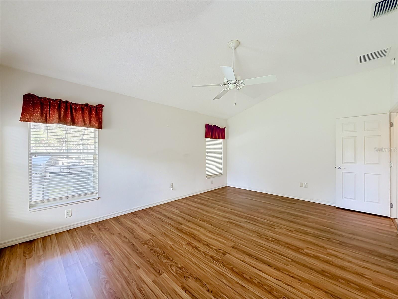 863 CASTLEBERRY CIRCLE, The Villages, FL 32162