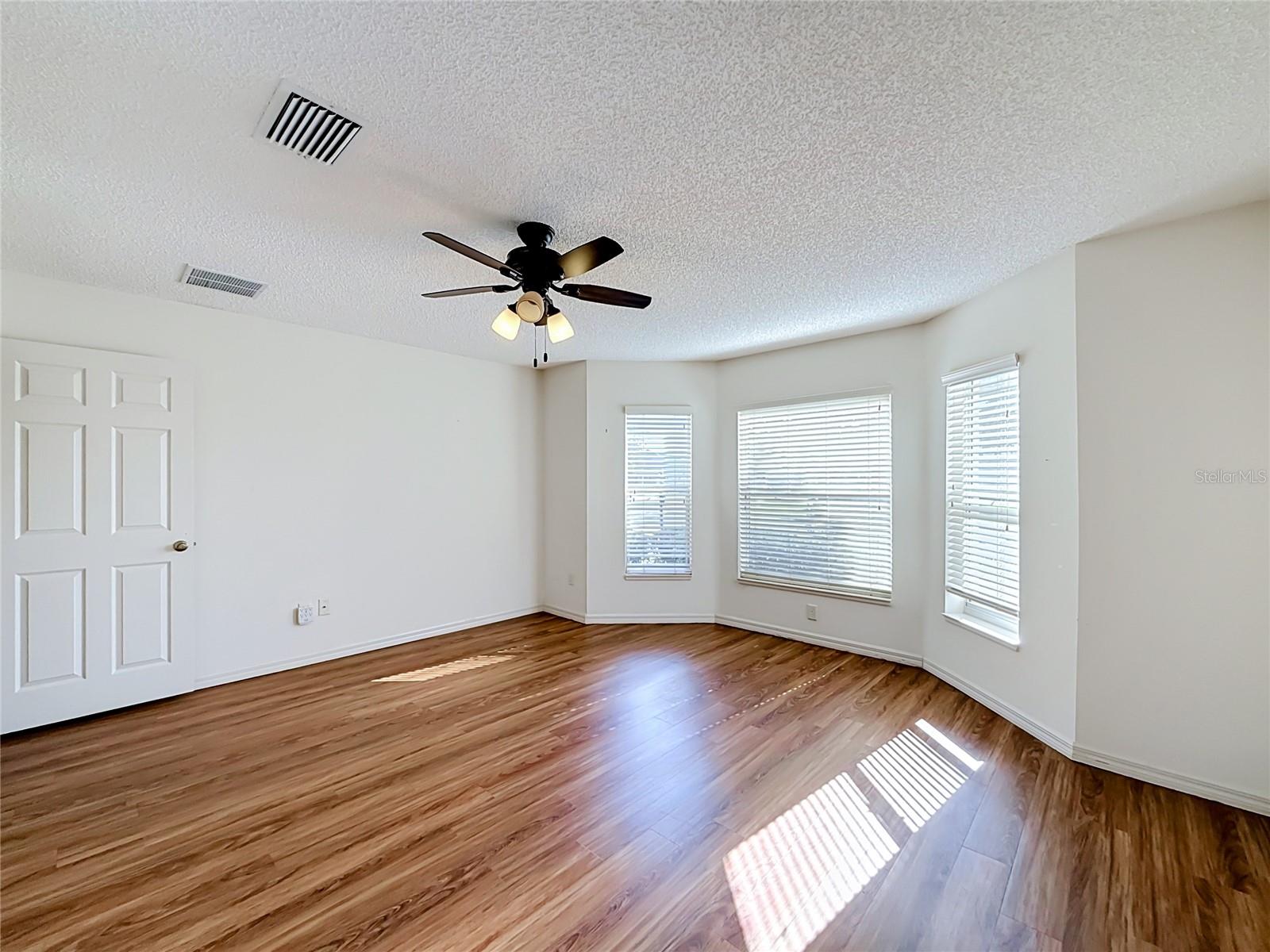 863 CASTLEBERRY CIRCLE, The Villages, FL 32162