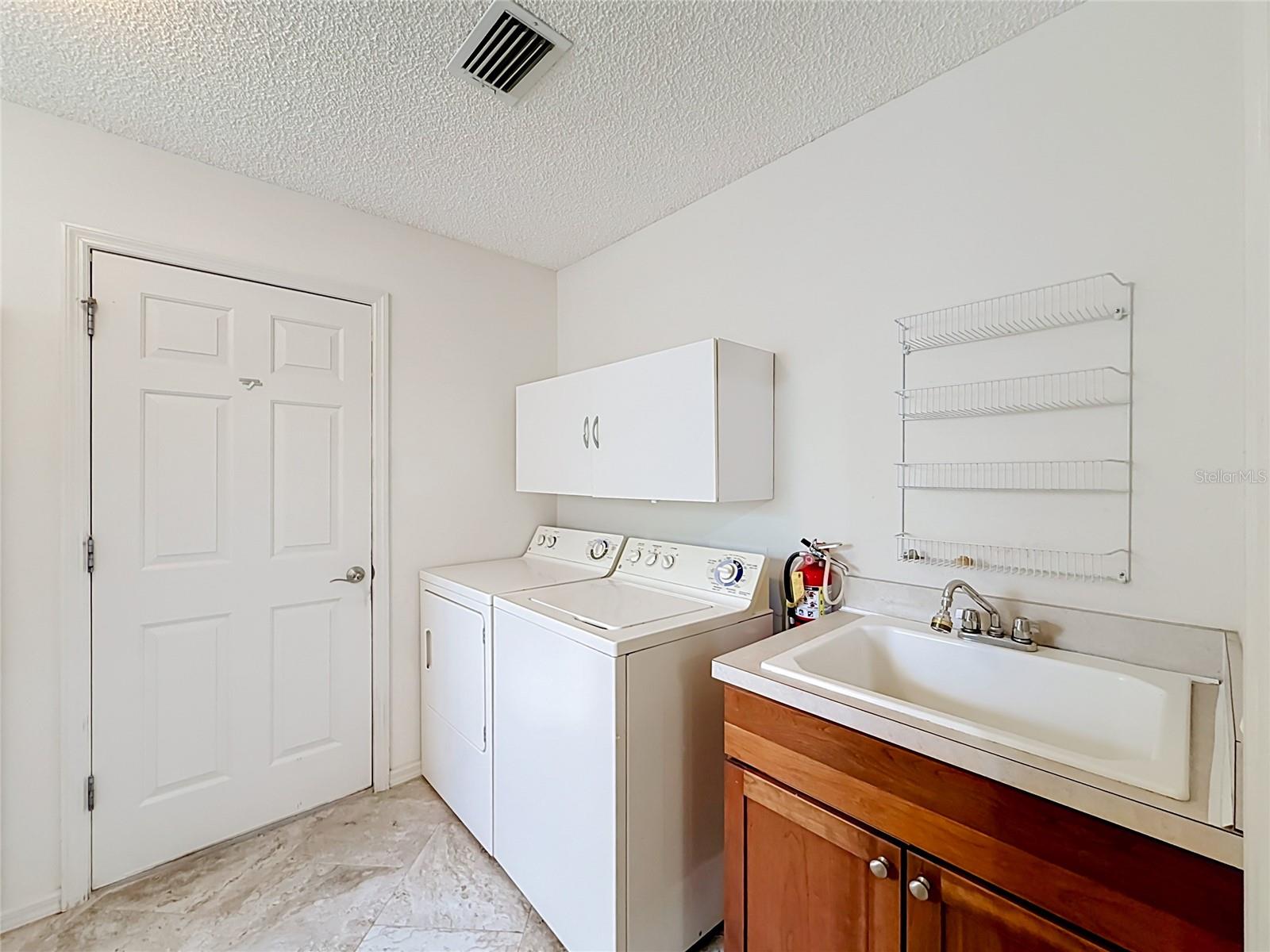 863 CASTLEBERRY CIRCLE, The Villages, FL 32162