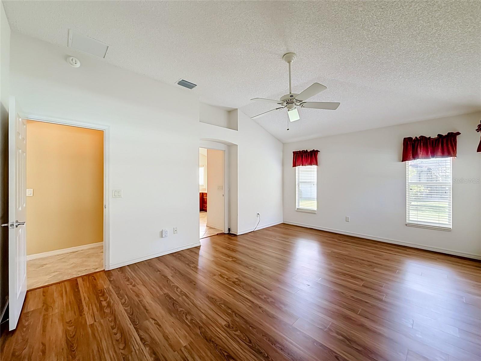 863 CASTLEBERRY CIRCLE, The Villages, FL 32162