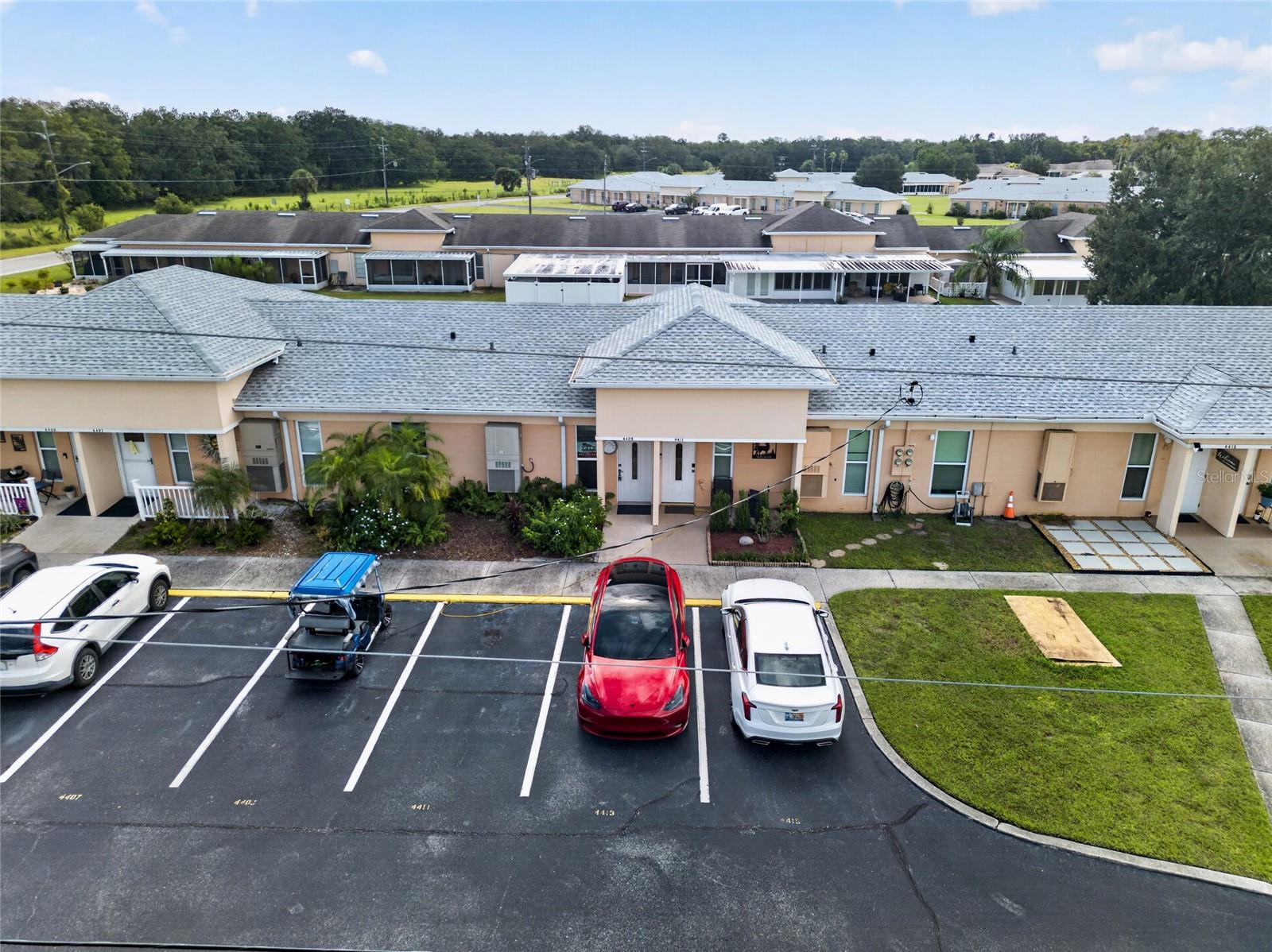 Enjoy carefree Florida living in this charming 1 Bedroom / 1 Bath Villa located in the all-age Lakeshore Club Community with RESORT-STYLE AMENITIES! Enjoy carefree Florida living in this charming 1 Bedroom / 1 Bath Villa located in the all-age Lakeshore Club Community with RESORT-STYLE AMENITIES!