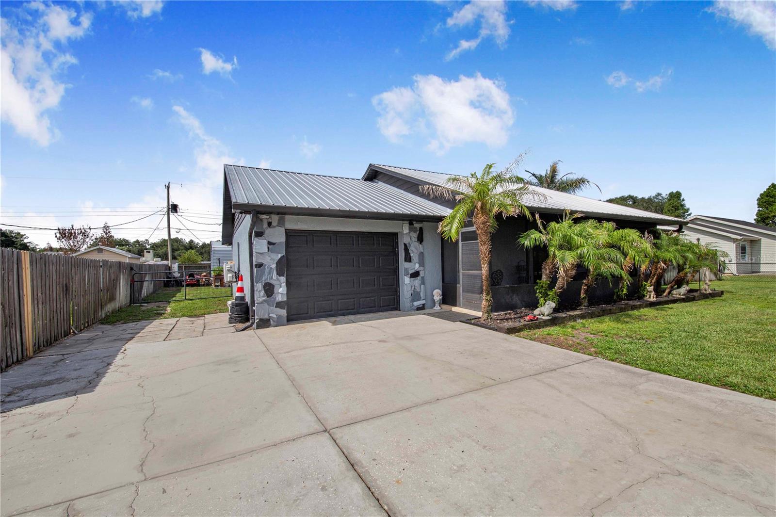 Driveway/Garage